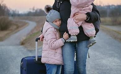 Війна вплинула на сімейне життя українців: майже половина подружжя живе окремо
