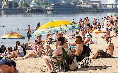 Потужна хвиля спеки накриє Україну: синоптик назвала дату