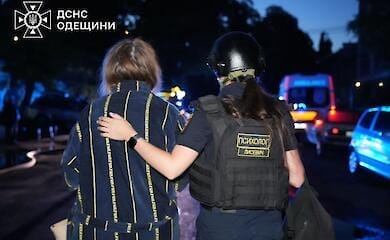 Пожежа в 9-поверхівці, серед поранених діти: що відомо про удар дронів по Одесі
