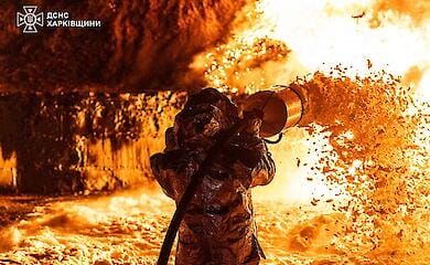 Росіяни завдали удару по рятувальниках під час гасіння пожеж у Харкові та Херсоні