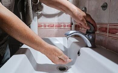 У Києві багато будинків залишилося без гарячої води: у чому причина