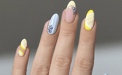 Морские мотивы, омбре и пастель: актуальные идеи маникюра на июль 2025