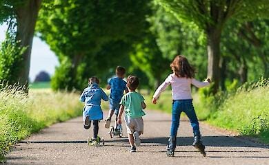 У 2025 році близько 150 тисяч українських дітей зможуть безкоштовно відпочити в таборах - хто і як може отримати путівку