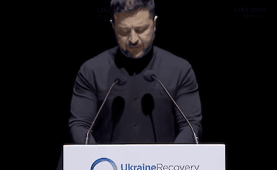 Зеленский в Риме: Россия ответила на конференцию по возобновлению Украины новой атакой на Киев