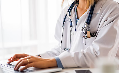 Хто з українських медиків може вийти на пенсію достроково 