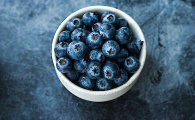 Простые десерты из ежевики: пять вкусных идей 