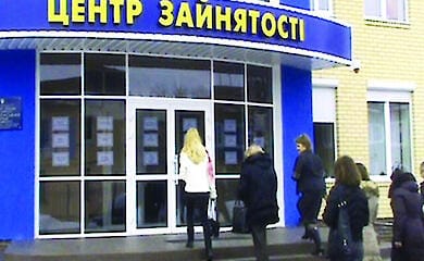 Робота для переселенців: Служба зайнятості назвала причини скорочення звернень ВПО