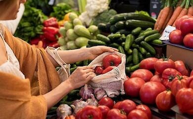 Овощи отдают даром: цены в супермаркетах приятно удивляют украинцев