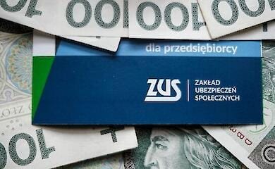 В Польше резко вырастут соцвзносы ZUS: как это повлияет на украинцев