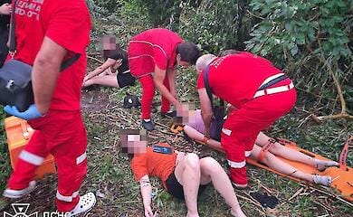 В Одесской области дерево упало на палатку с подростками: один мальчик погиб