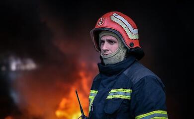 Ракетний удар по Кам'янському: загинула вагітна жінка, зруйновано пологовий будинок і школи