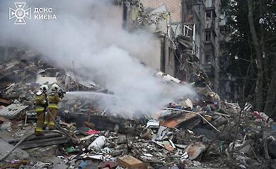 У Києві вже 11 загиблих, серед них - дитина: розбір завалів триває