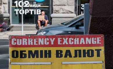 Економічні очікування українців погіршилися: готуються до падіння гривні та зростання безробіття