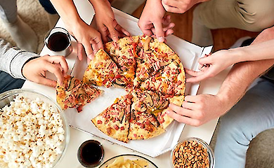 Когда друзья внезапно на пороге: чем угостить, не бросаясь в панику