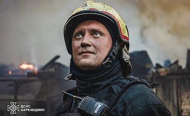 Росіяни вдарили по меблевому магазину в Харкові: поранено людей