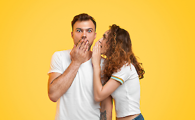 Дослідження показало, що плітки підвищують щастя в парі та зміцнюють зв'язок між партнерами