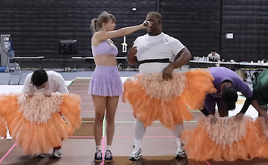 Тейлор Свіфт підтвердила вихід 12-го студійного альбому і натякнула на його "помаранчеву" естетику