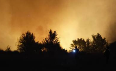 Пожары в Средиземноморье: туристам советуют готовиться к эвакуации