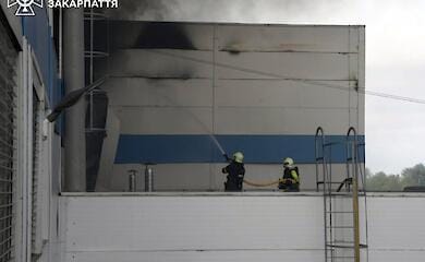 РФ атакувала завод американської компанії в Мукачеві: зростає кількість постраждалих