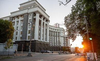 Зарплати чиновників перевищують середні виплати по Україні - дані Мінфіну