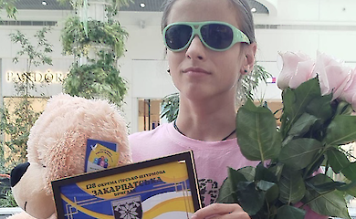 Юна співачка вже три роки збирає гроші на ЗСУ. Співає в церкві