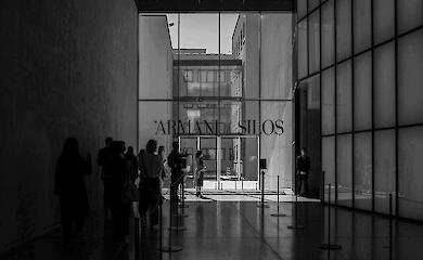 WSJ раскрыла, что может ждать империю Armani после смерти ее создателя