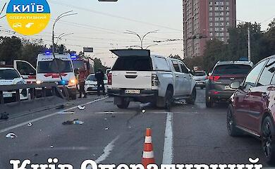 У Києві службове авто виїзало на зустрічну смугу. Загинули двоє людей