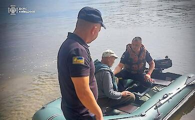 На Київщині рибалку з острова евакуювали рятувальники та медики