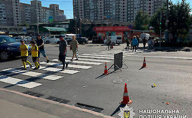 У Києві п'яна автоледі збила на переході військову і зникла з місця аварії