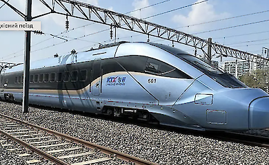 20 електропоїздів дадуть змогу розвантажити залізницю в години пік