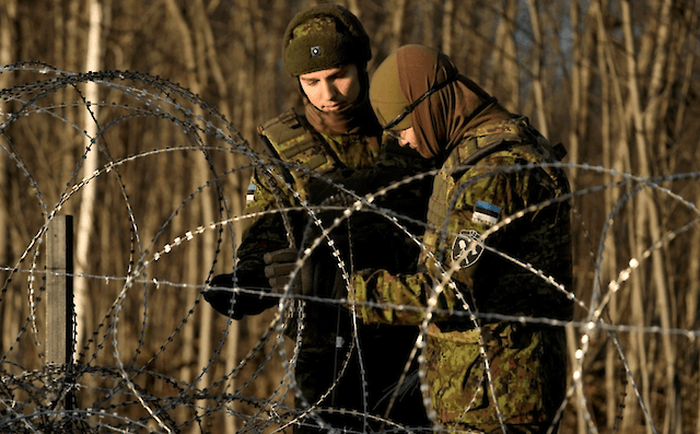 Естонія закрила пункт пропуску на кордоні з Росією через збільшення військового контингенту на російській території
