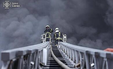Нічний удар по Києву: балістичні ракети РФ забрали життя і поранили десятки людей