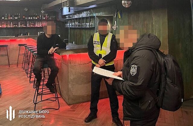 У Києві двоє поліцейських намагалися продати квартиру померлої жінки — ДБР