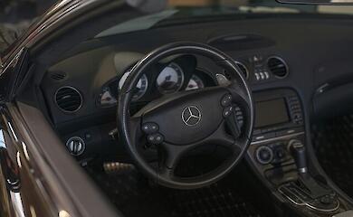 Міндіч покинув Україну на VIP-таксі: журналісти розповіли, коли і яким чином бізнесмен поїхав