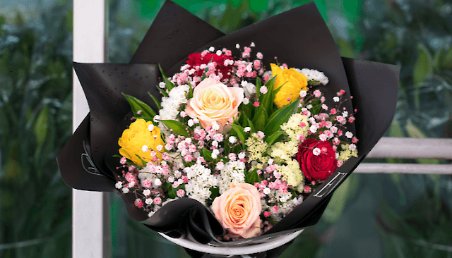 Букет різнокольорових троянд від Flowers.ua: яскраві емоції в кожній пелюстці