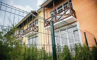 Як вибрати секційний паркан: що врахувати перед покупкою