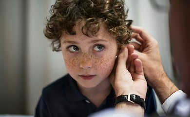 В Україні люди, які позбавлені можливості чути, отримають від держави звукові процесори 