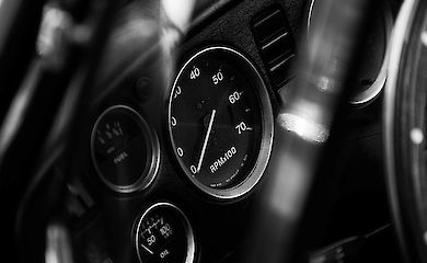 Українці масово переходять на старі авто: у жовтні переоформили понад пів мільйона машин