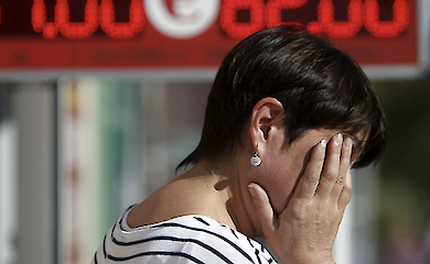 Bloomberg: Росіяни відчувають зростаючий економічний тиск через війну