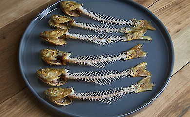 Лікар пояснив, чим небезпечні риб'ячі кістки і що робити, якщо кістка застрягла в горлі