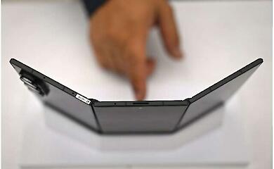 Samsung випустила потрійний складаний смартфон Galaxy Z TriFold, який коштує майже втричі дорожче за iPhone 17
