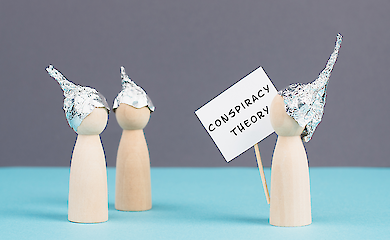 Чому факти не переконують конспірологів: дослідження показує, що справа в особистому досвіді