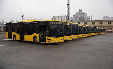 Бесплатный проезд в автобусах и трамваях хотят упорядочить. В парламенте уточнили как именно