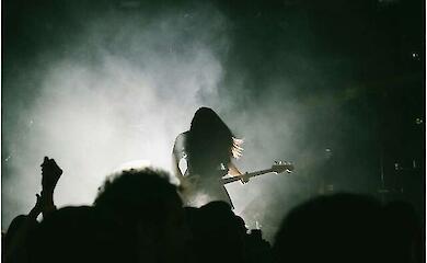 Маски, дим і ніякого "привіт, як справи": навіщо метал-гурти ховають свою зовнішність від публіки