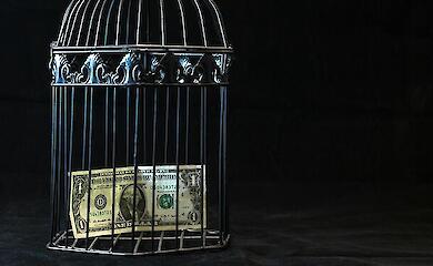 РФ погрожує судом за використання російських заморожених активів 