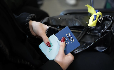 Українські біженці у Франції стикаються зі згортанням житлових і соціальних програм