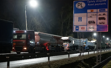 Через свята спостерігаються великі черги на кордоні з Польщею