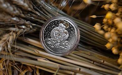 Різдвяна монета номіналом 10 гривень з'явилася в Україні 