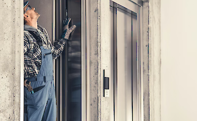 У столиці ліфт із людиною зірвався на 30-му поверсі офісної будівлі