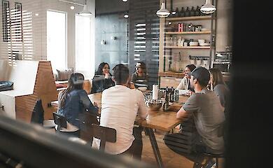 Уряд України готує перехід шкіл та офісів на дистанційку через різке похолодання